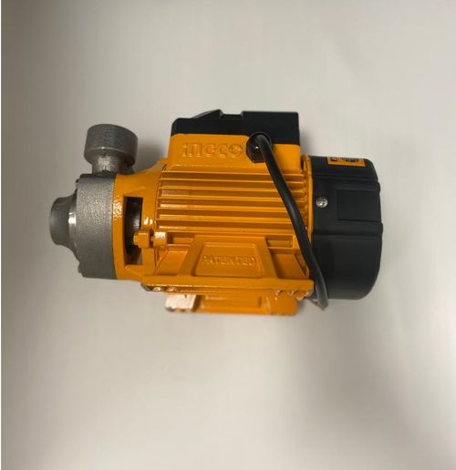 Boa konstriktori ayolni yeydi (porno)